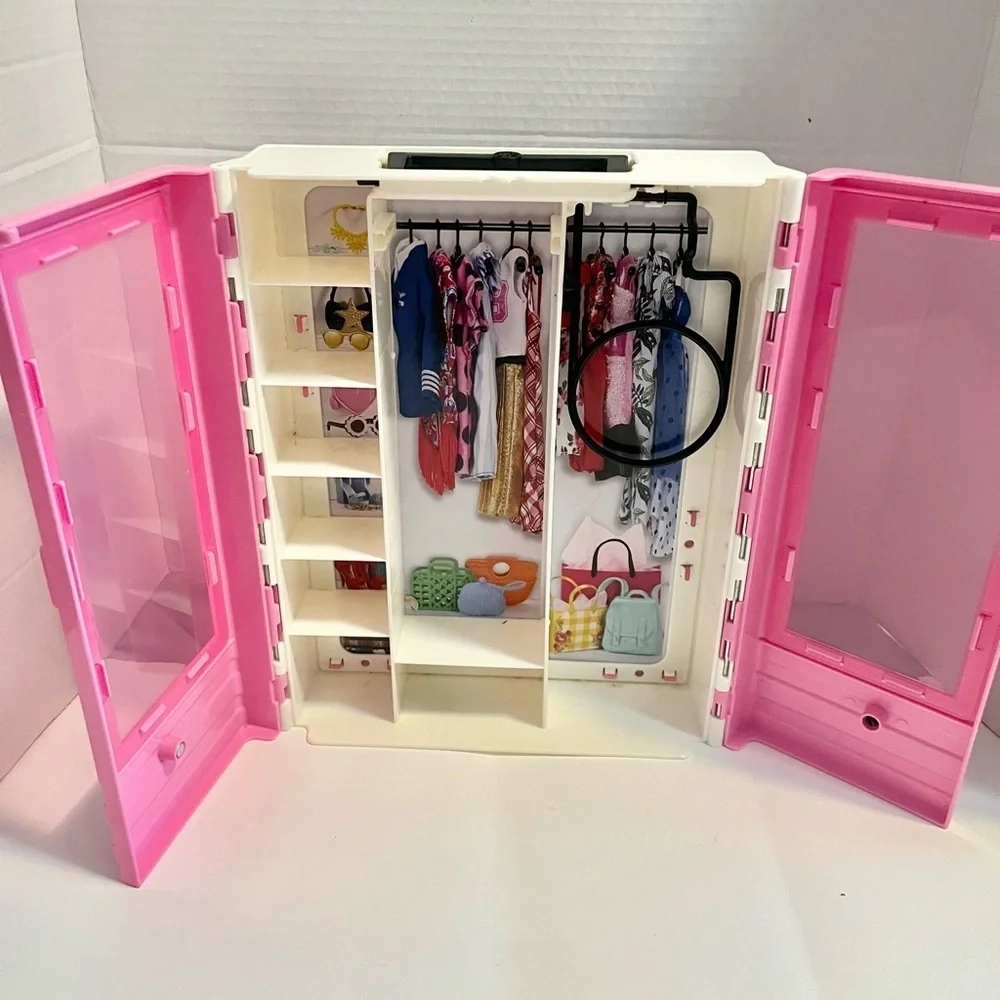 Barbie Pink Wardrobe Ultimate Closet 2018 Carrying Case Mattel With Clothes